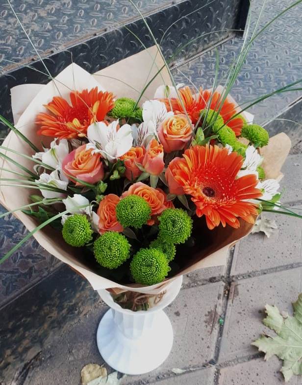 Букет цветов из: Герберы, Хризантемы, Альстромерии и Розы в Московском