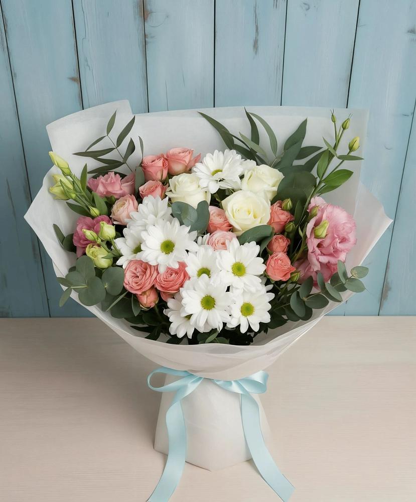 Букет цветов из: Розы, Лизиантусы и Хризантемы в Московском