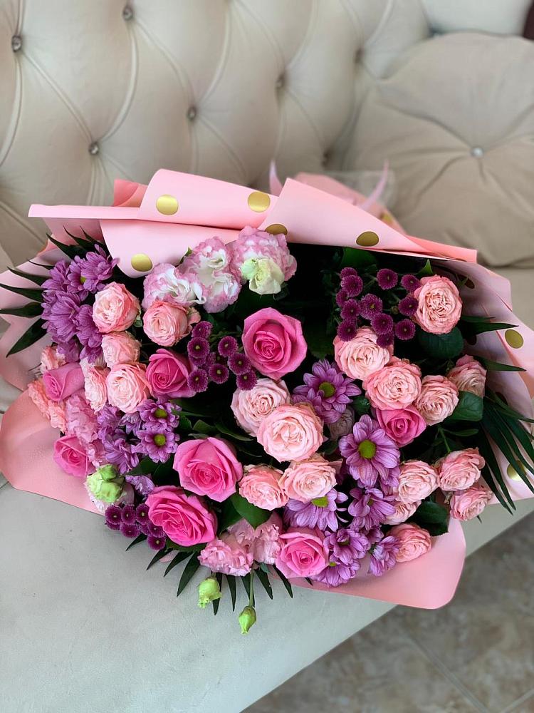 Букет цветов из: Хризантемы, Розы и Лизиантусы в Московском