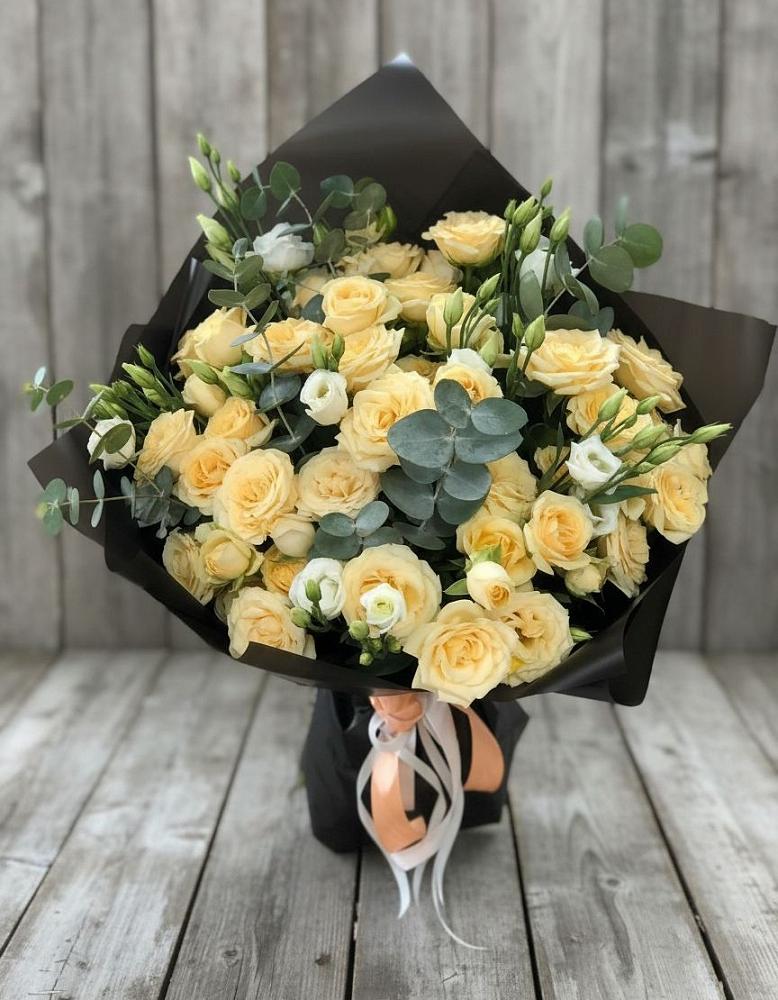 Букет цветов из: Розы и Лизиантусы в Московском