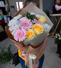 Букет цветов из:  Герберы, Розы и Хризантемы в Московском
