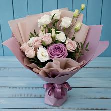 Букет цветов из:  Розы и Лизиантусы в Московском