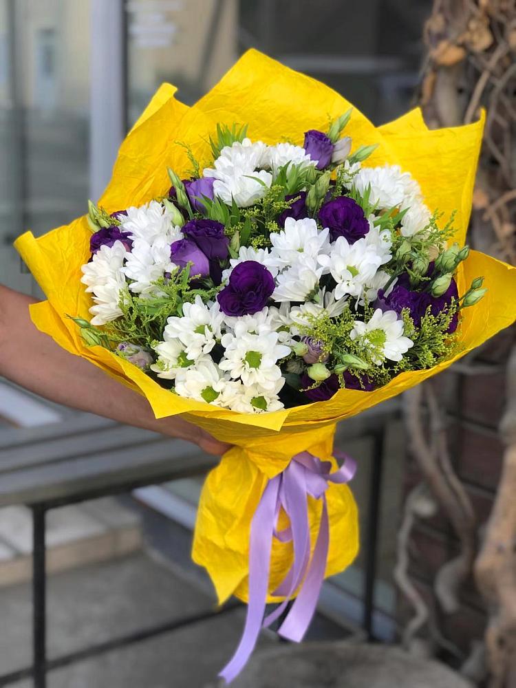 Букет цветов из: Ирисы, Хризантемы и Ромашки в Московском