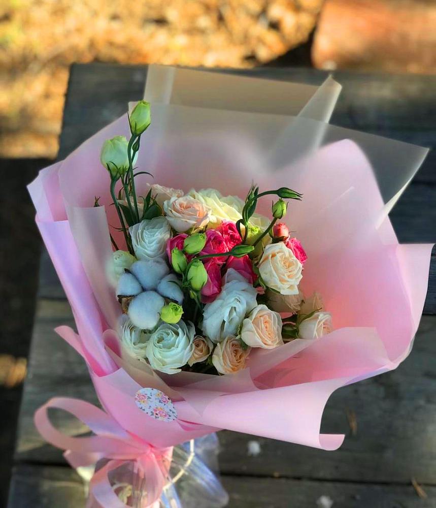 Букет цветов из: Розы и Лизиантусы в Московском