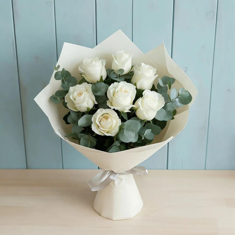 Букет Белые розы в Эвкалипте в Московском