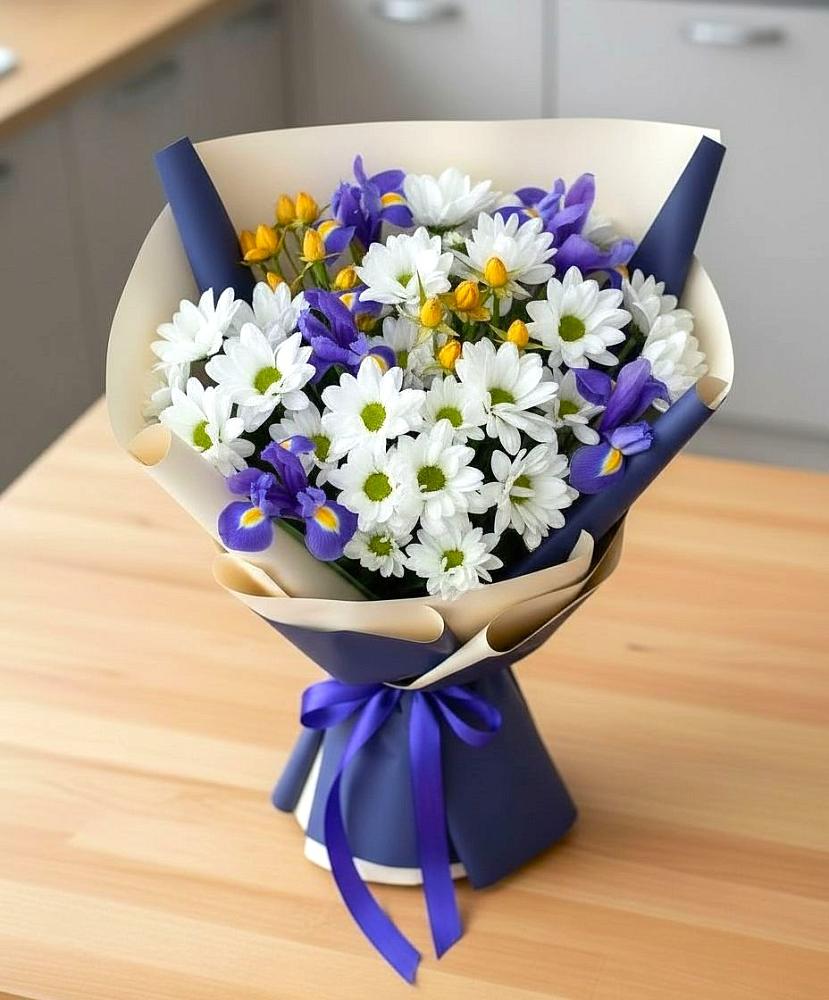 Букет цветов из: Розы, Ирисы и Хризантемы в Московском