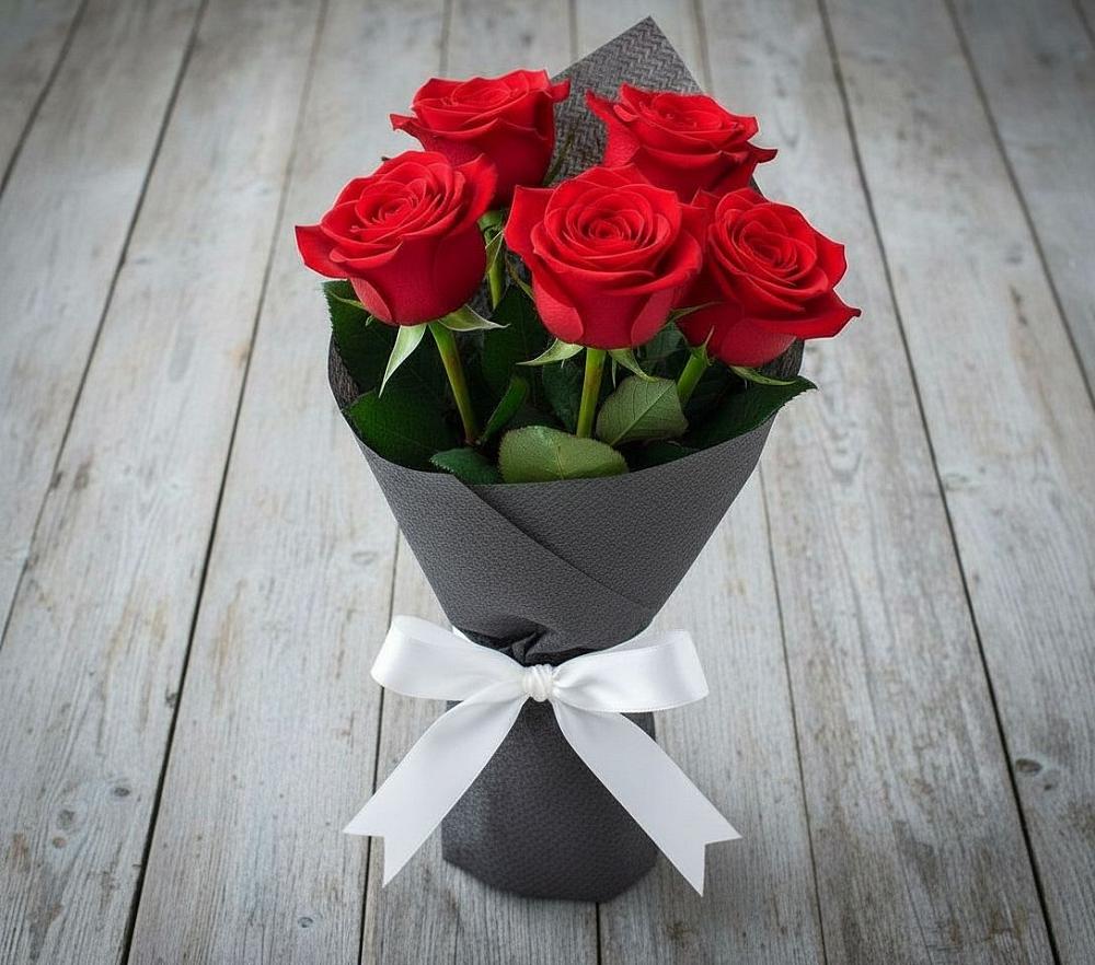 Букет 5 Красных роз Эдлесс Лав в Московском