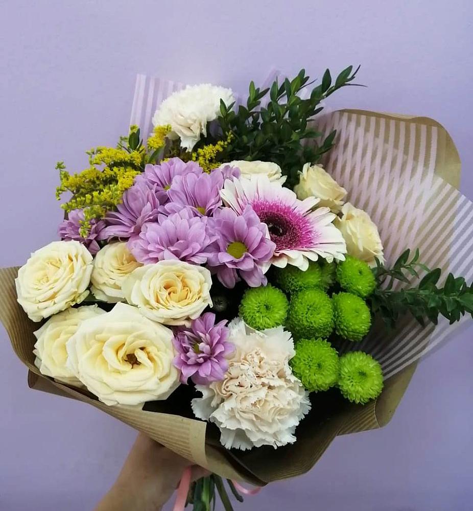 Букет цветов из: Хризантемы, Розы, Гвоздики и Герберы в Московском