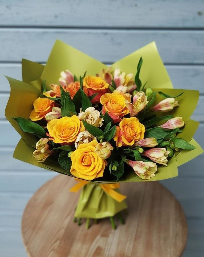 Букет цветов из: Альстромерии и Розы в Московском
