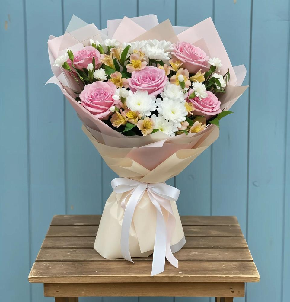 Букет цветов из: Гвоздики, Орхидеи и Розы в Московском