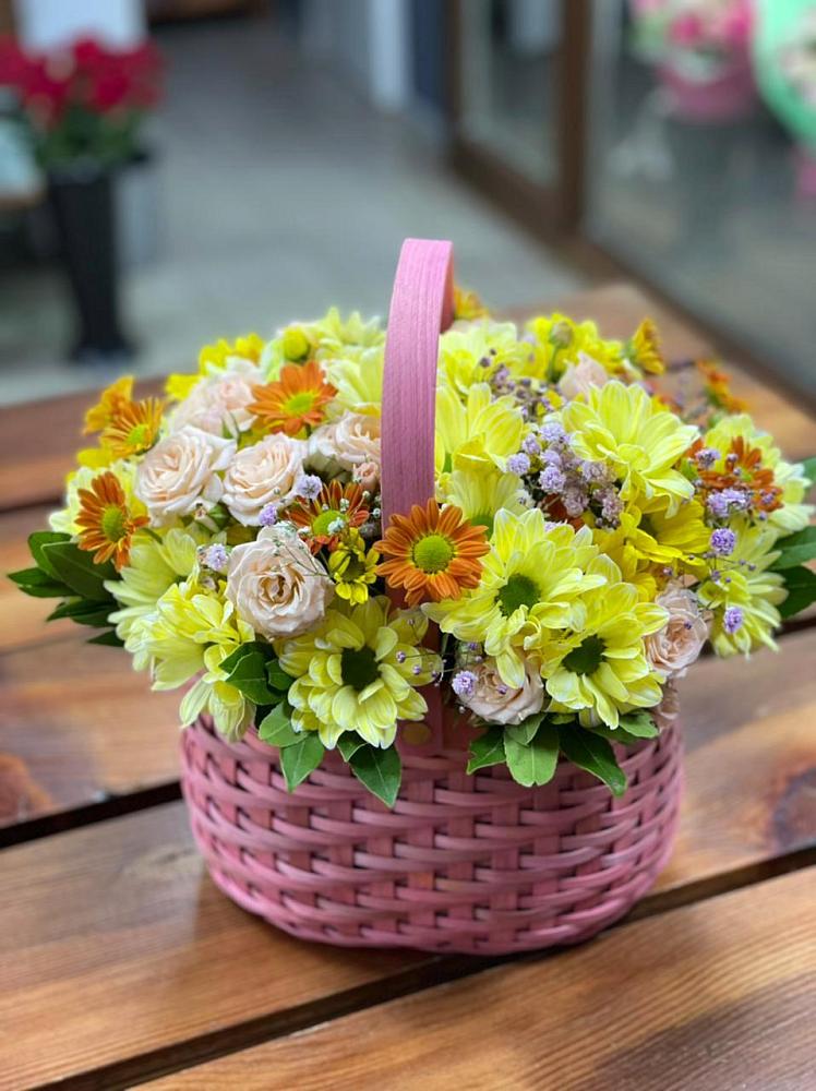 Цветочная композиция из Хризантемы и Розы в корзине в Московском