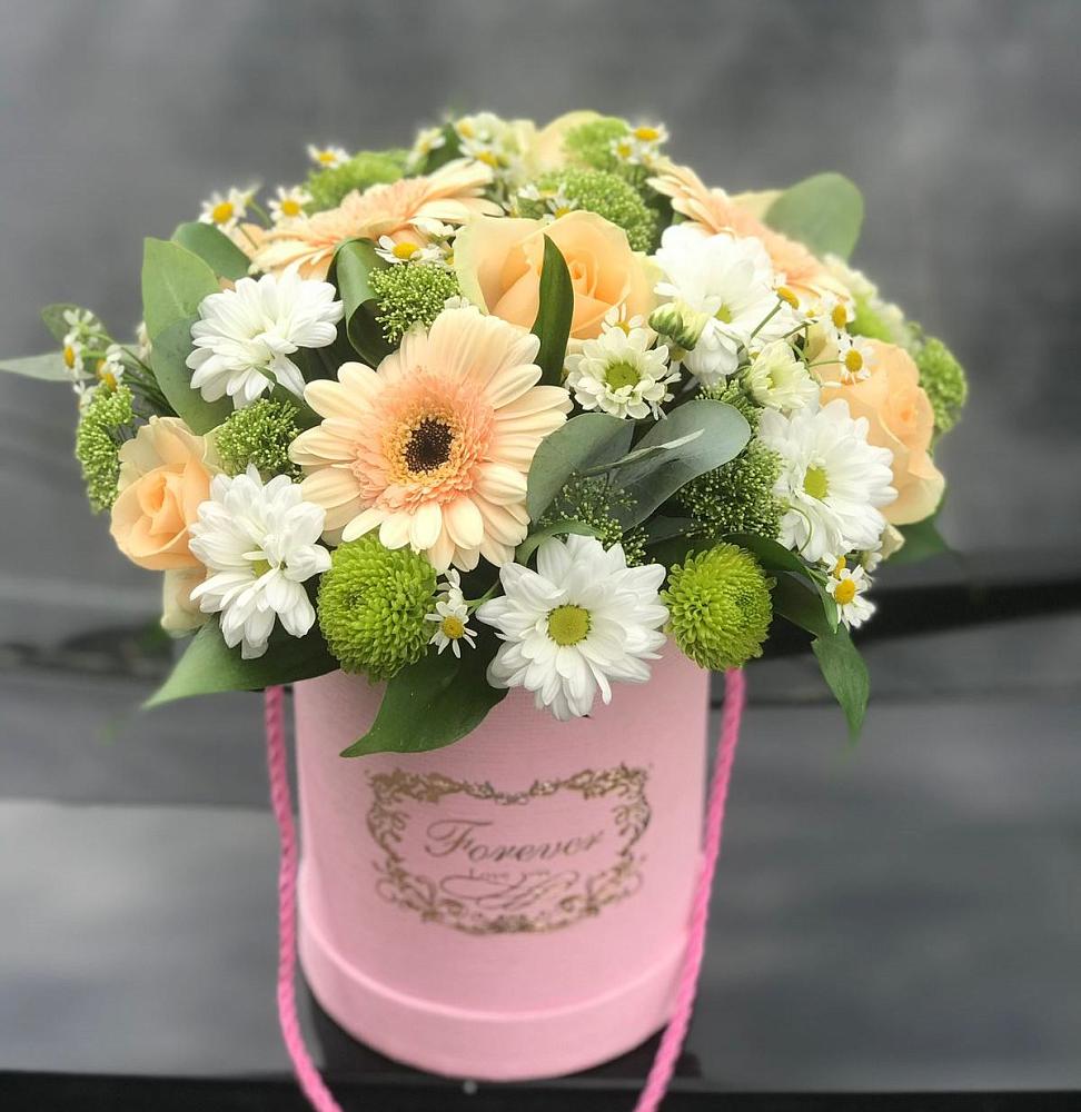 Цветочная композиция из Розы, Герберы и Хризантемы в шляпной коробке в Московском