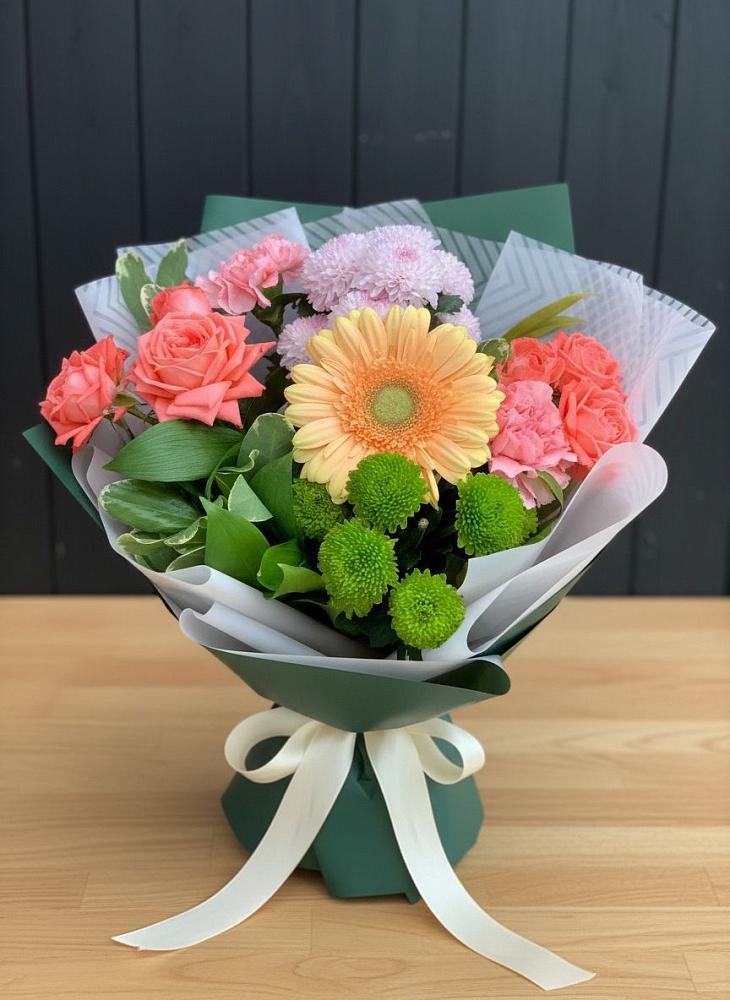 Букет цветов из: Гвоздики, Розы, Герберы и Хризантемы в Московском