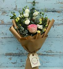 Букет цветов из:  Розы и Лизиантусы в Московском