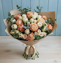 Букет цветов из:  Альстромерии и Розы в Московском