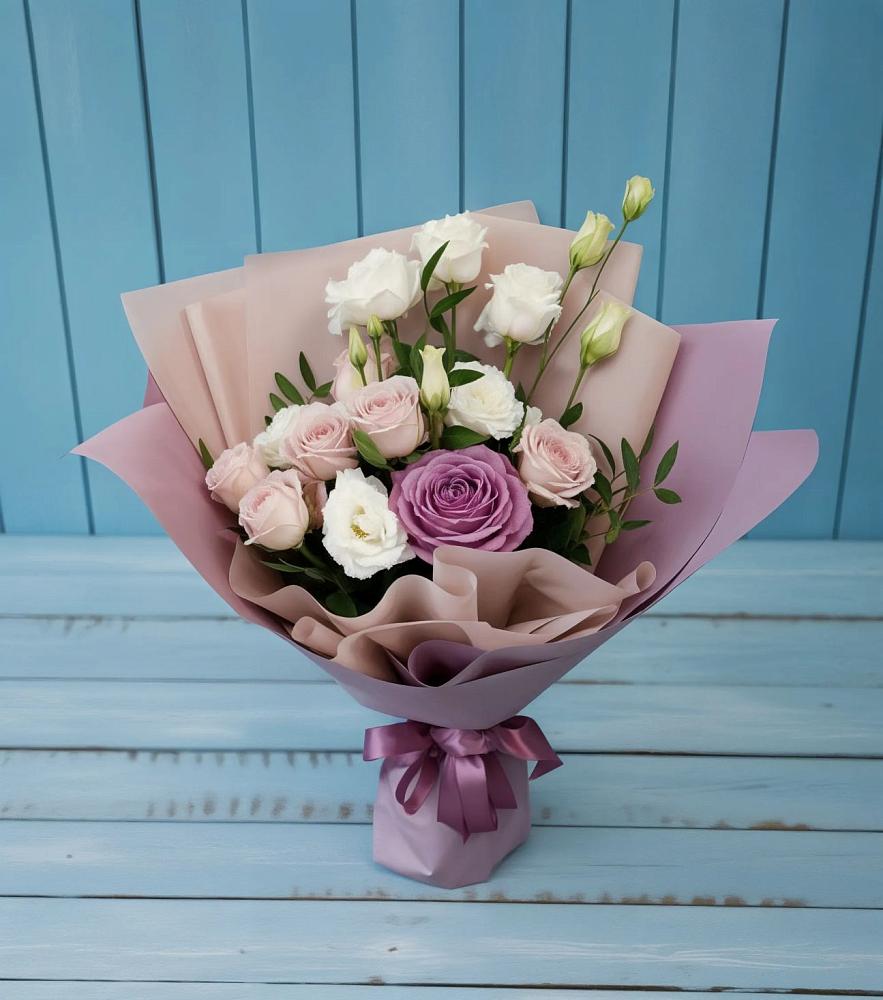 Букет цветов из: Розы и Лизиантусы в Московском